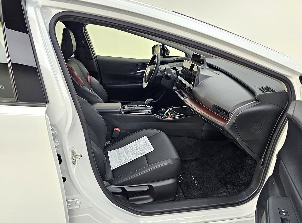 토요타 프리우스 2.0 PHEV XSE 사진 11