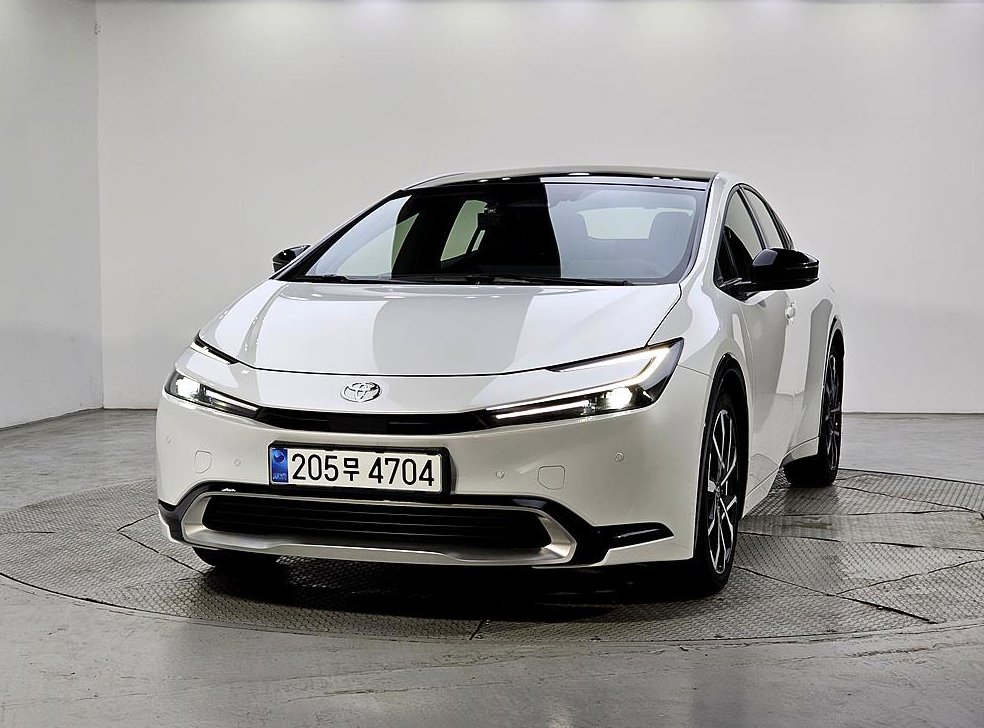 토요타 프리우스 2.0 PHEV XSE 사진 2