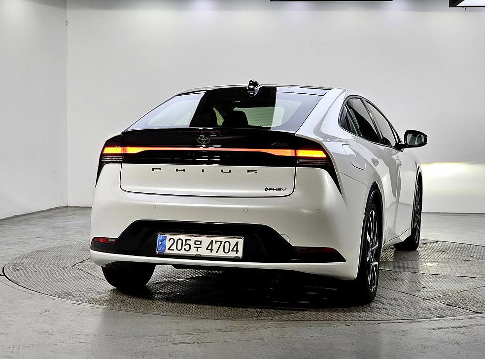 토요타 프리우스 2.0 PHEV XSE 사진 3