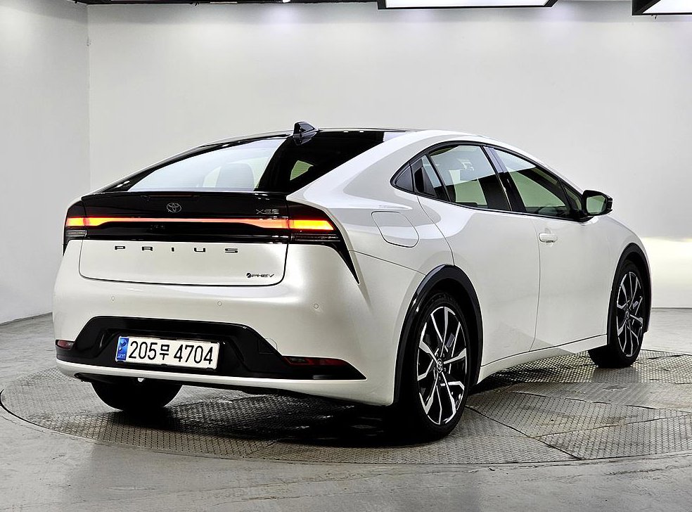 토요타 프리우스 2.0 PHEV XSE 사진 4