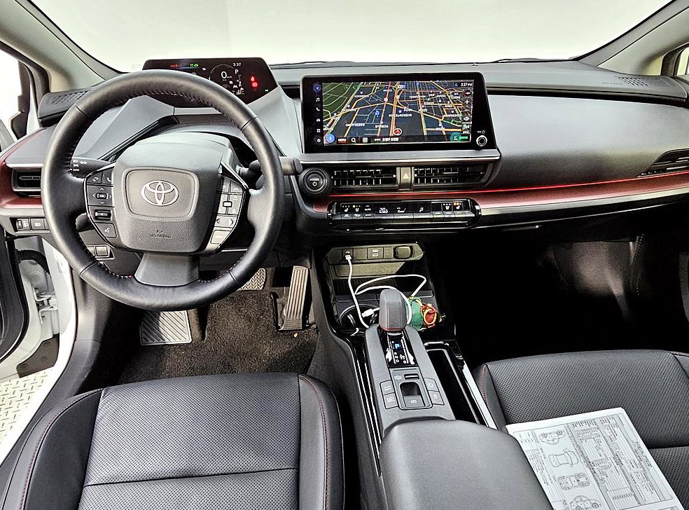 토요타 프리우스 2.0 PHEV XSE 사진 5