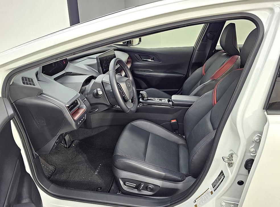 토요타 프리우스 2.0 PHEV XSE 사진 8