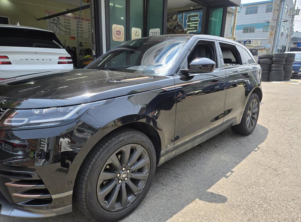 랜드로버 레인지로버 벨라 2.0 D240 R-다이나믹 SE 사진 2