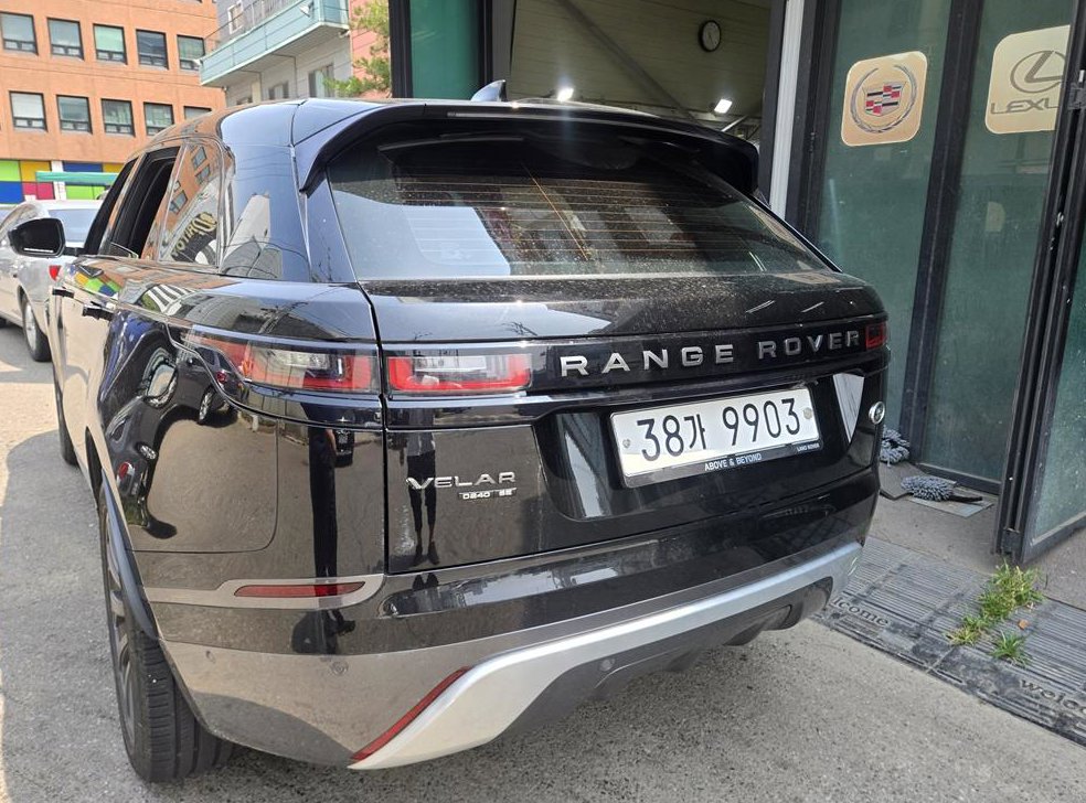 랜드로버 레인지로버 벨라 2.0 D240 R-다이나믹 SE 사진 3