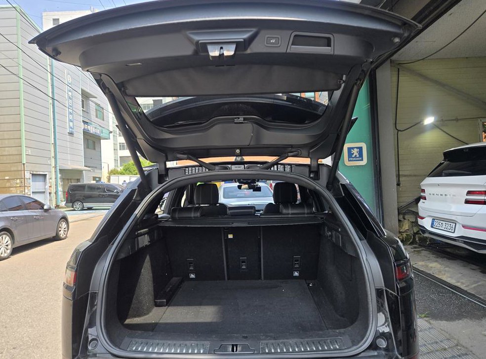 랜드로버 레인지로버 벨라 2.0 D240 R-다이나믹 SE 사진 4