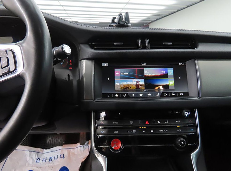 재규어 XF 2.0D 프레스티지 AWD 사진 10