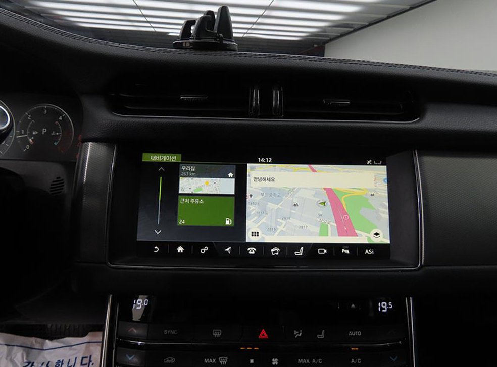 재규어 XF 2.0D 프레스티지 AWD 사진 14