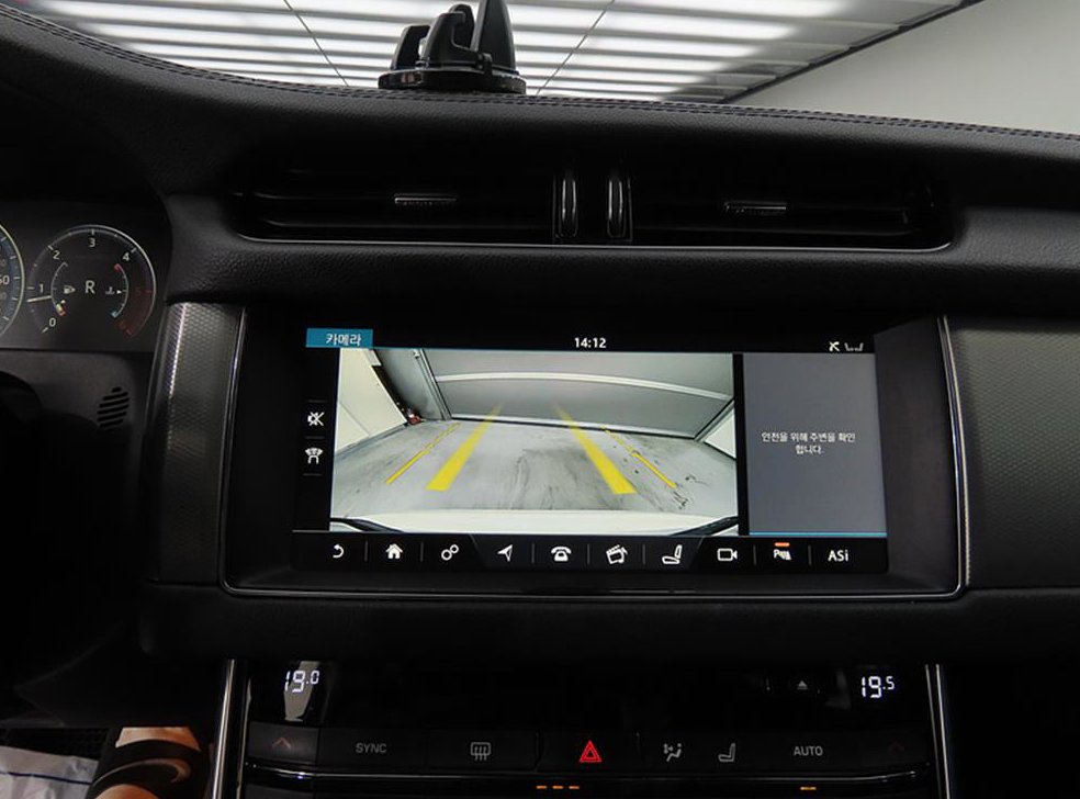 재규어 XF 2.0D 프레스티지 AWD 사진 15