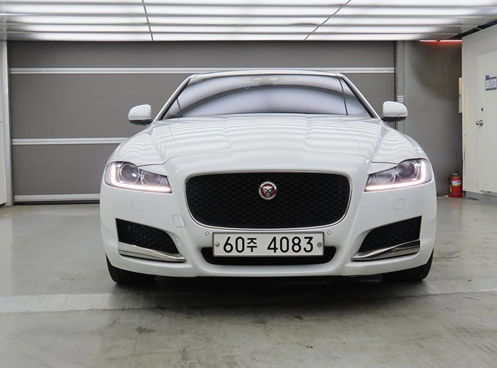 재규어 XF 2.0D 프레스티지 AWD 사진 2