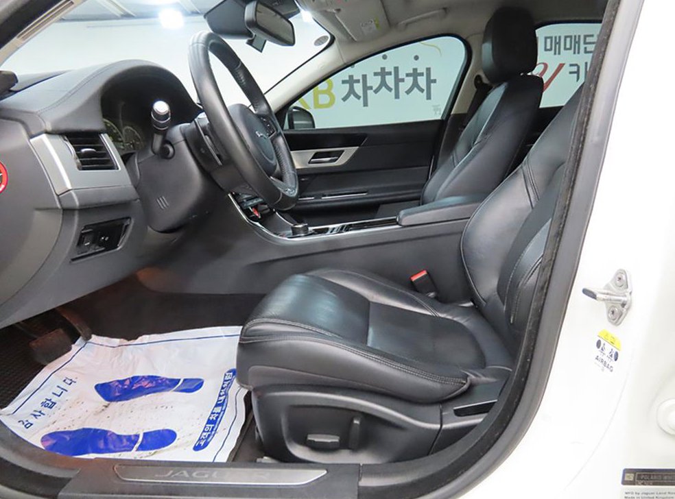 재규어 XF 2.0D 프레스티지 AWD 사진 5
