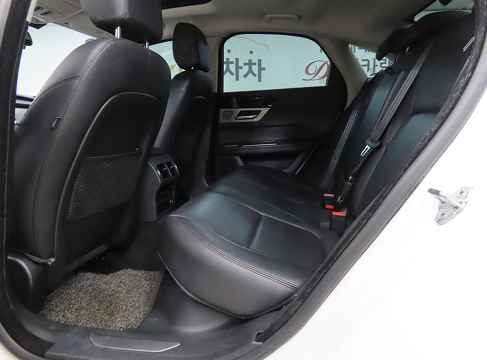 재규어 XF 2.0D 프레스티지 AWD 사진 6