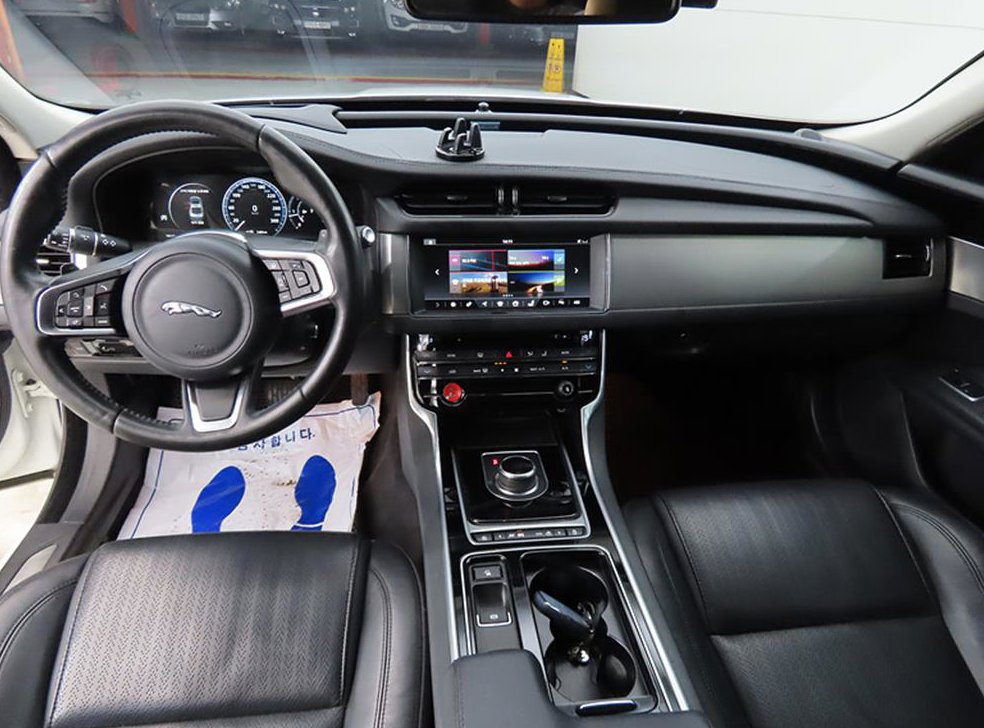 재규어 XF 2.0D 프레스티지 AWD 사진 7