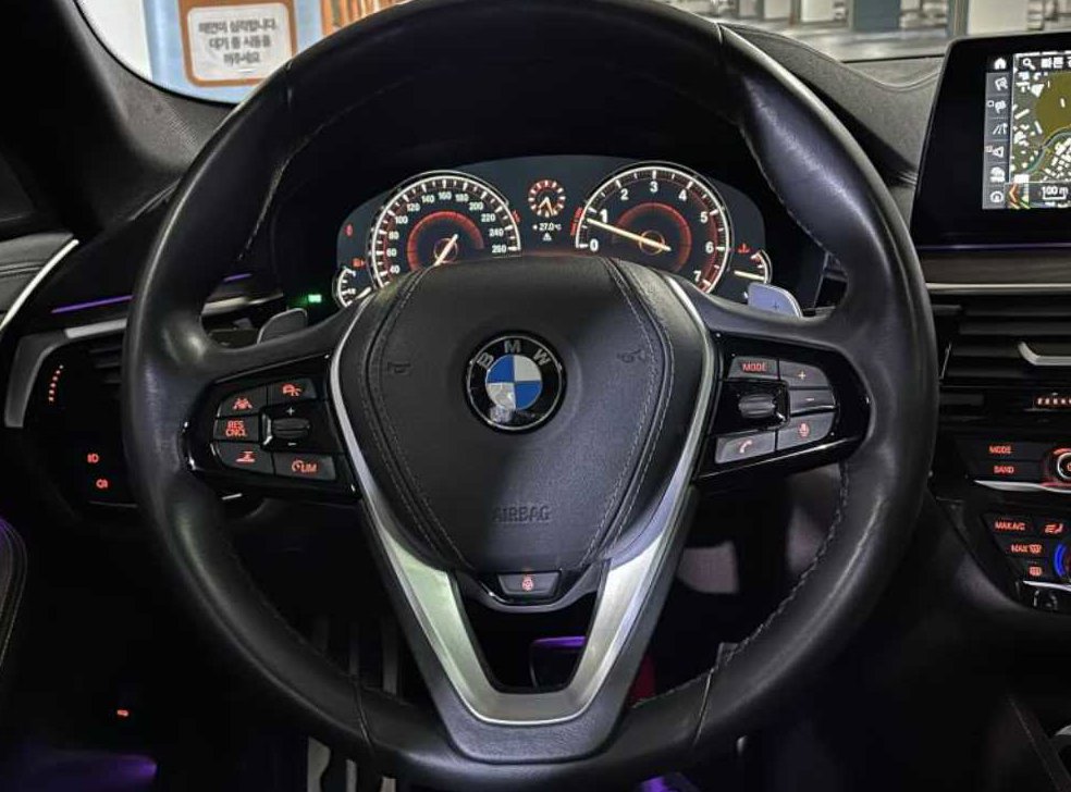 BMW 5시리즈 530i M 스포츠 플러스 사진 11