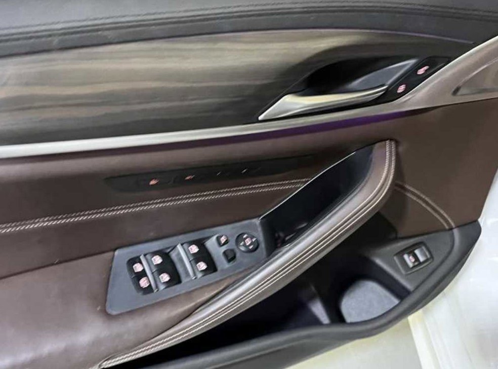 BMW 5시리즈 530i M 스포츠 플러스 사진 13