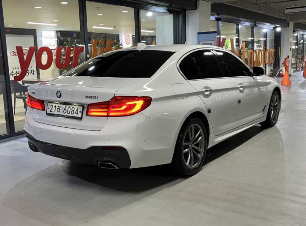 BMW 5시리즈 530i M 스포츠 플러스 사진 4