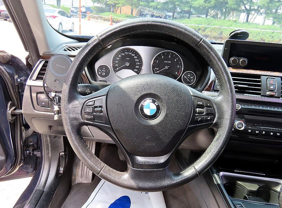 BMW 3시리즈 320d 사진 8