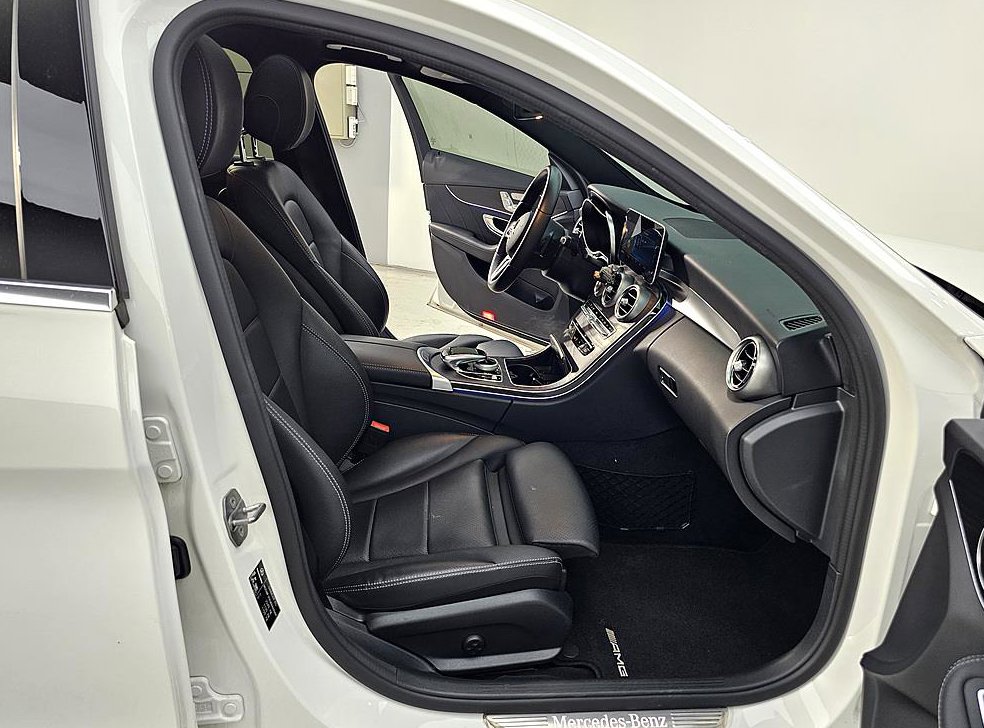 벤츠 C 클래스 C220 d 4MATIC AMG Line 사진 11