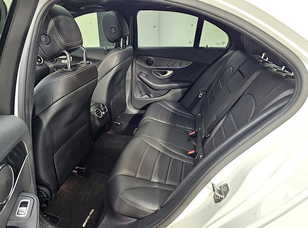 벤츠 C 클래스 C220 d 4MATIC AMG Line 사진 9