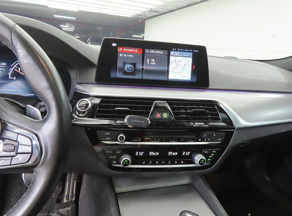 BMW 5시리즈 520d M 스포츠 사진 10