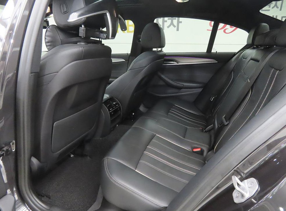 BMW 5시리즈 520d M 스포츠 사진 6