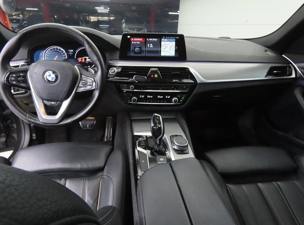 BMW 5시리즈 520d M 스포츠 사진 7