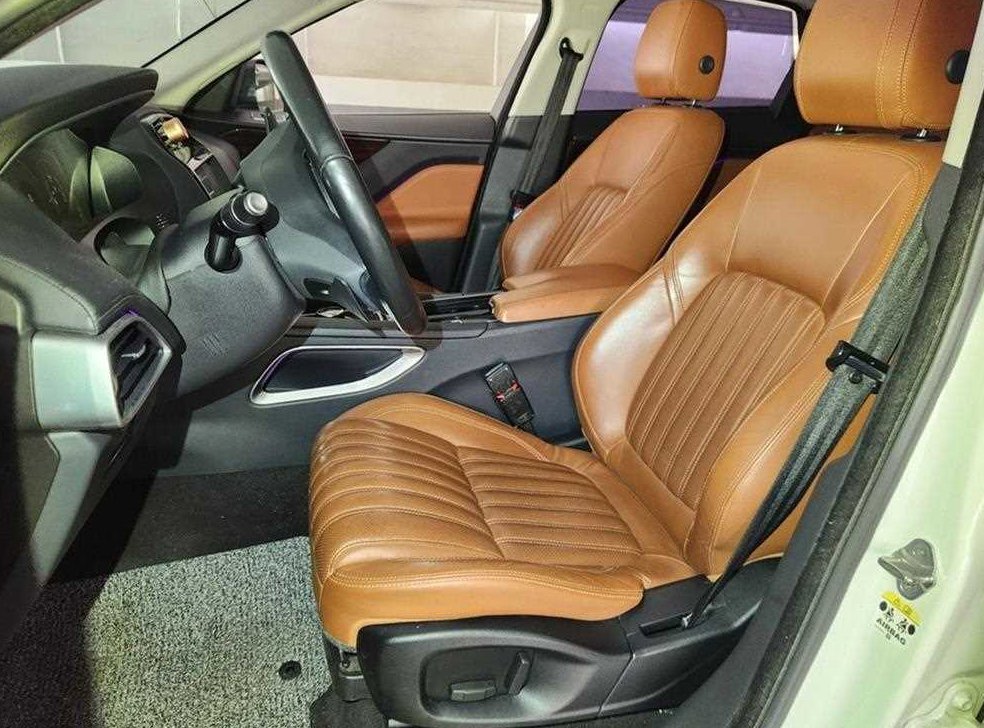 재규어 F-PACE 20d 포트폴리오 사진 10