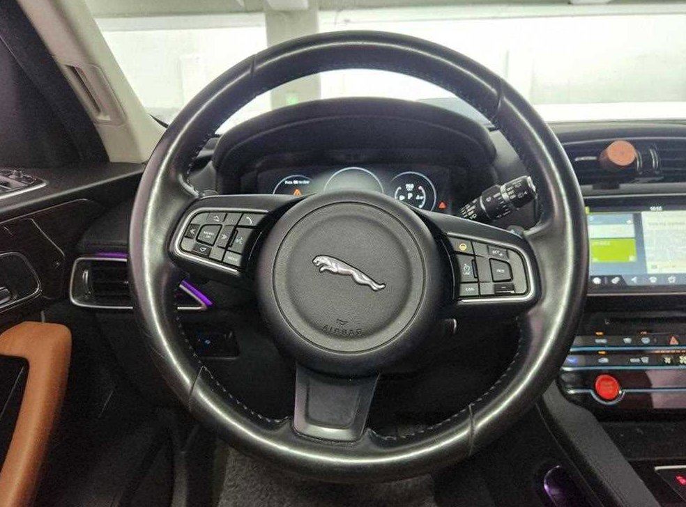 재규어 F-PACE 20d 포트폴리오 사진 12