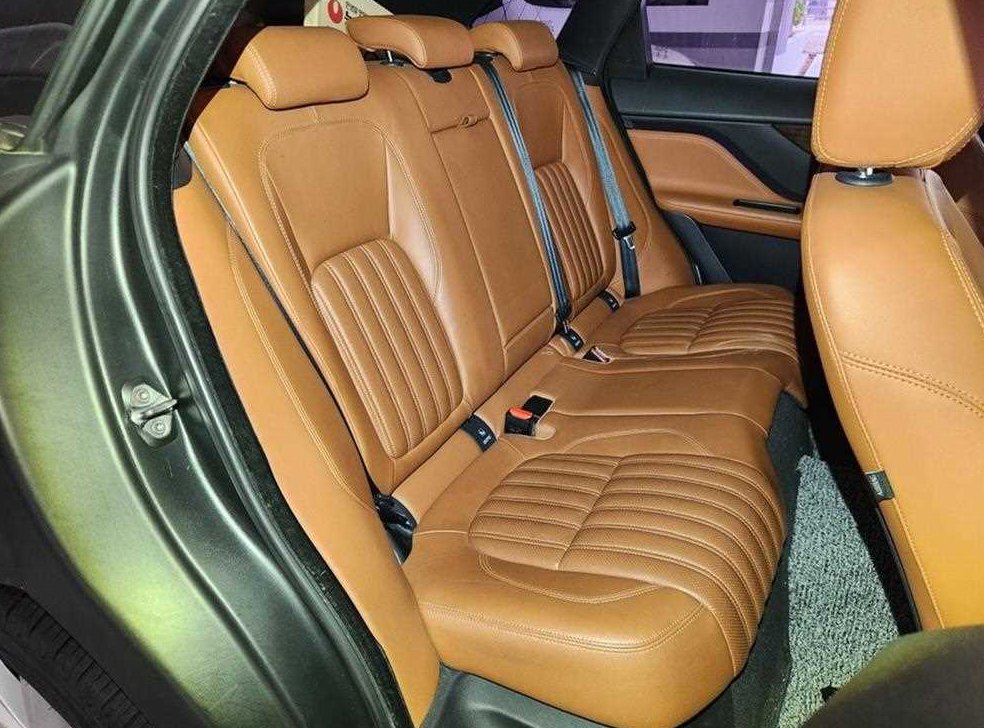 재규어 F-PACE 20d 포트폴리오 사진 6