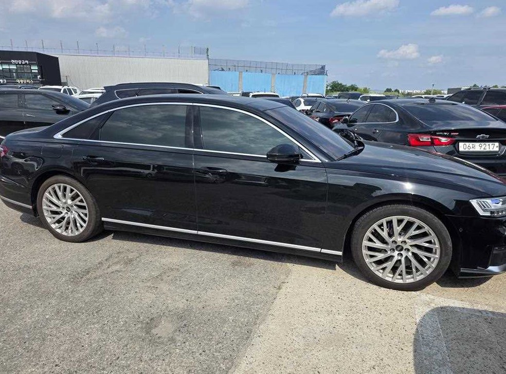 아우디 A8 55 TFSI 콰트로 LWB 사진 3