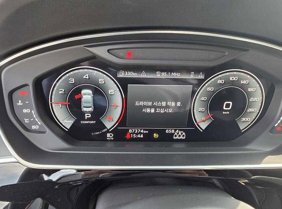 아우디 A8 55 TFSI 콰트로 LWB 사진 4