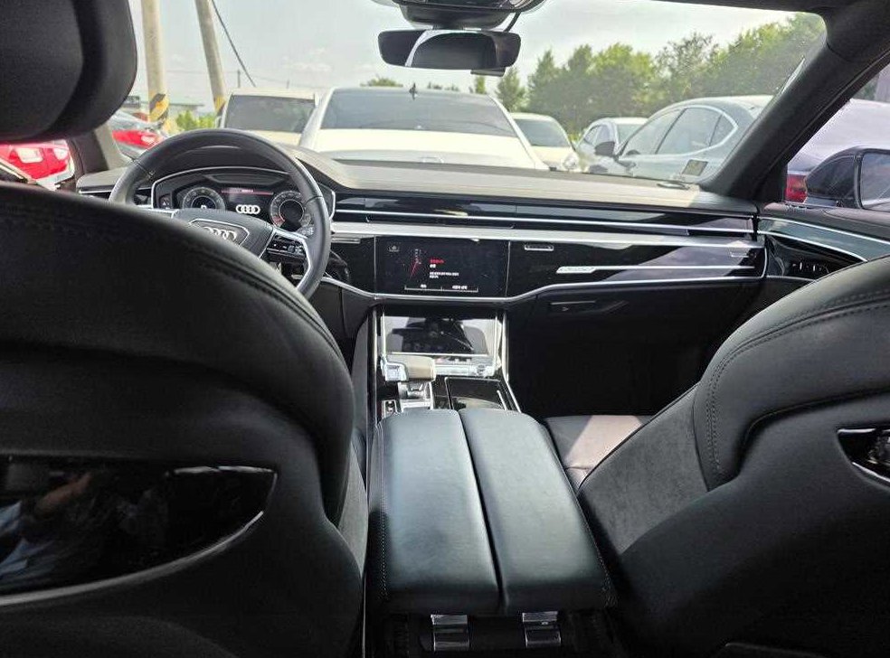 아우디 A8 55 TFSI 콰트로 LWB 사진 5