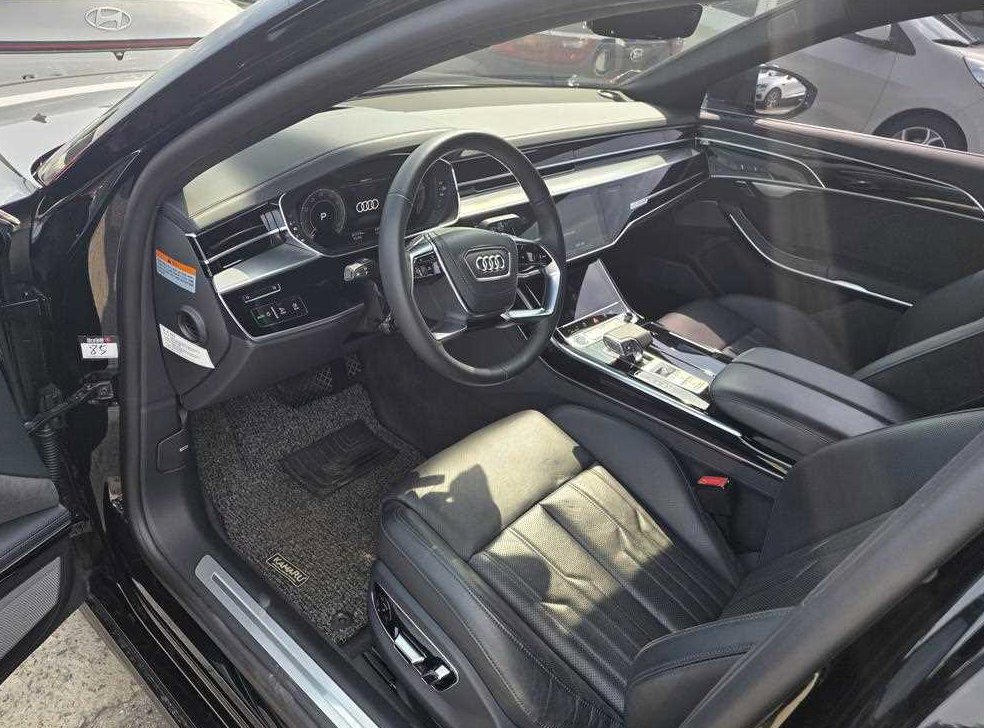 아우디 A8 55 TFSI 콰트로 LWB 사진 6