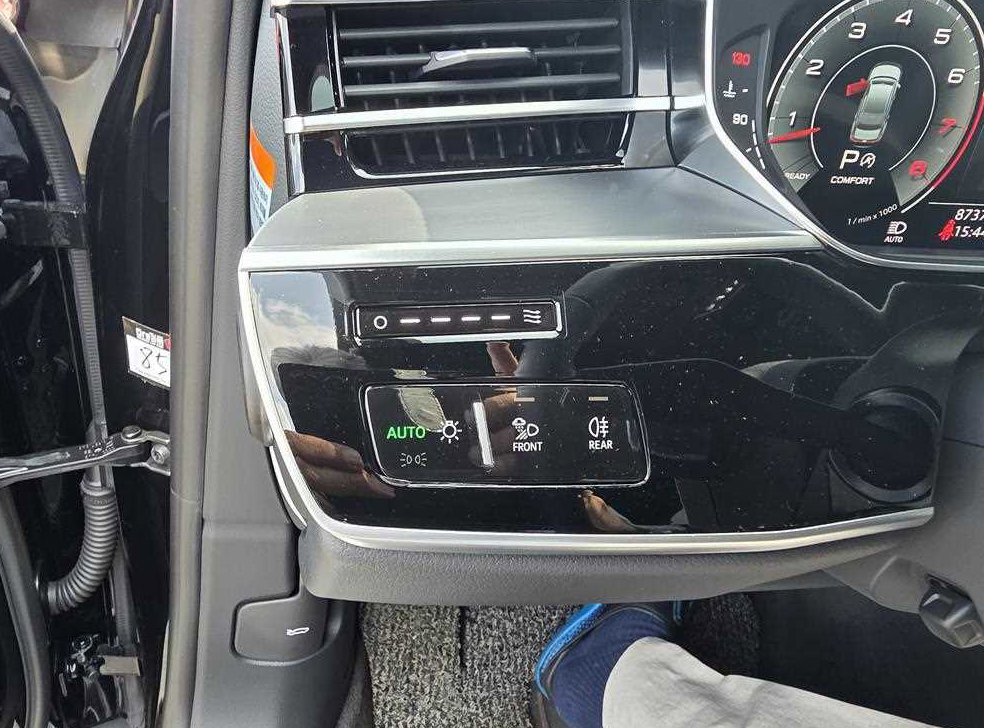 아우디 A8 55 TFSI 콰트로 LWB 사진 9