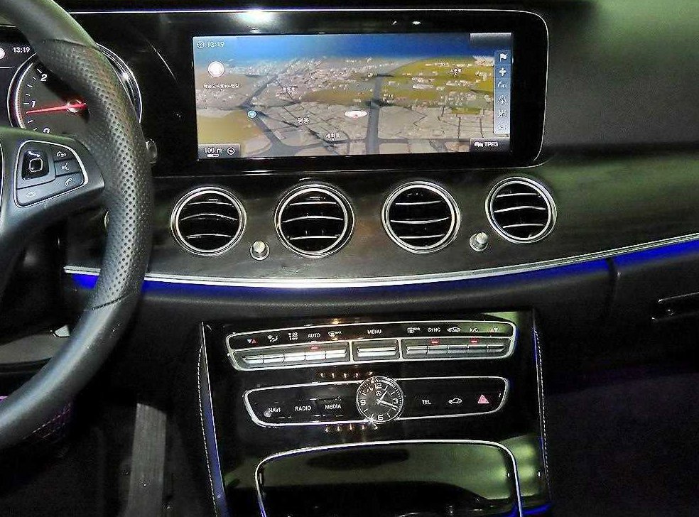 벤츠 E 클래스 E220d 아방가르드 사진 11