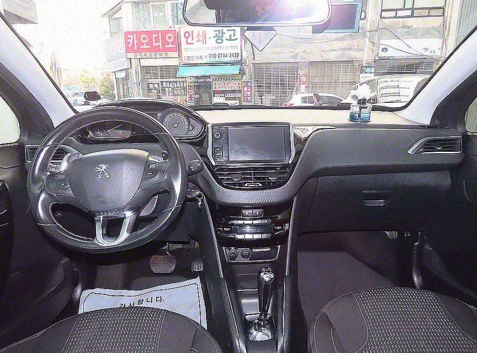 푸조 208 1.6 5도어 사진 7