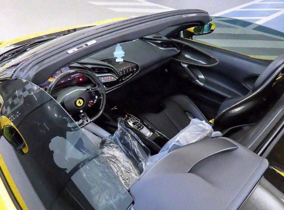 페라리 SF90 4.0 PHEV AWD 사진 14