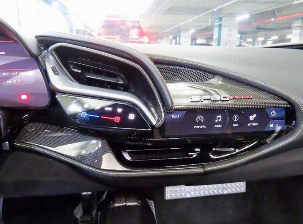 페라리 SF90 4.0 PHEV AWD 사진 15