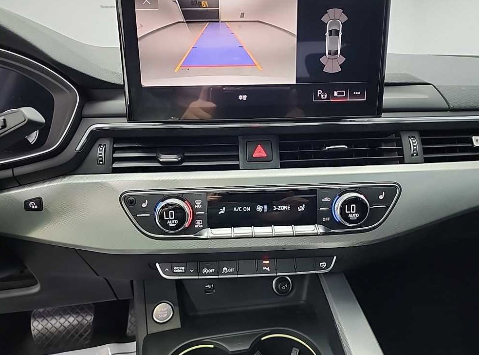 아우디 A4 40 TFSI 사진 10