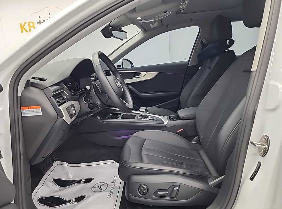 아우디 A4 40 TFSI 사진 11