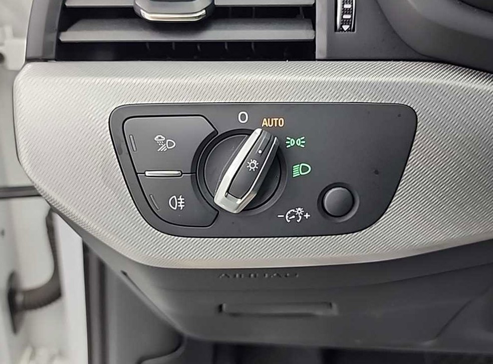 아우디 A4 40 TFSI 사진 19