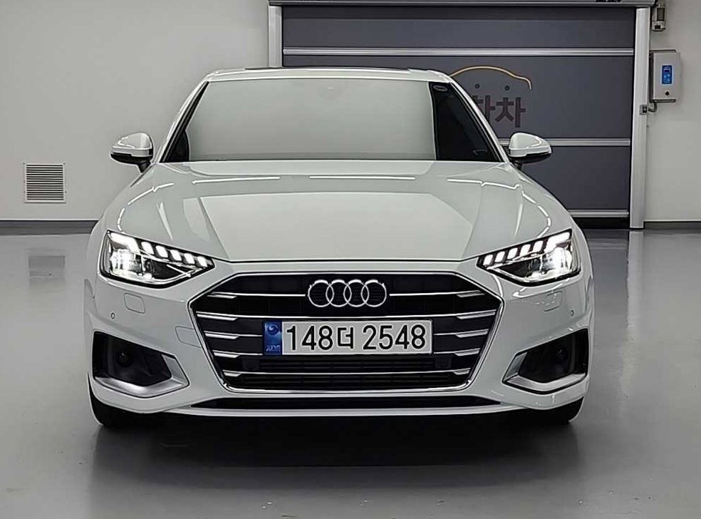 아우디 A4 40 TFSI 사진 2