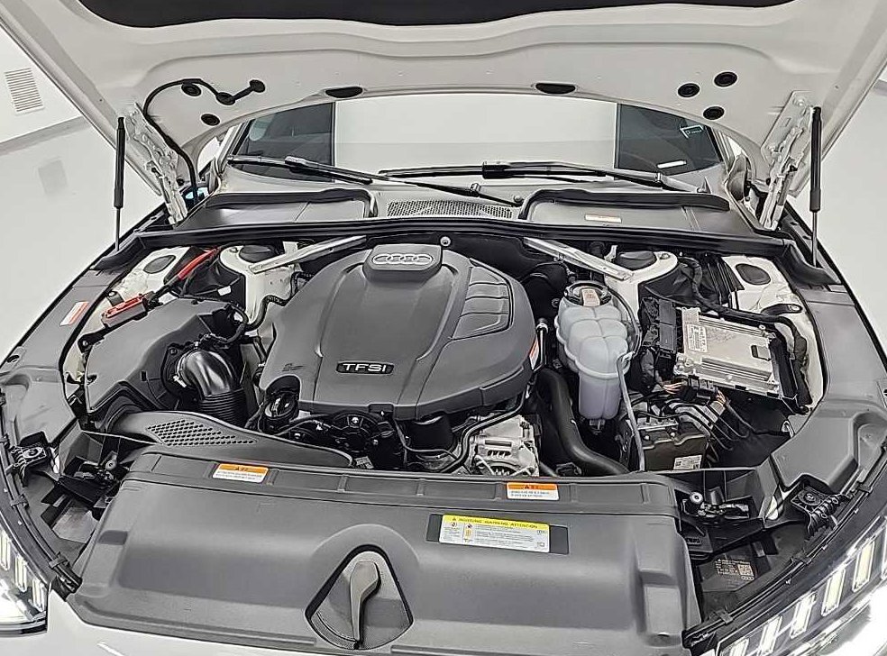 아우디 A4 40 TFSI 사진 5