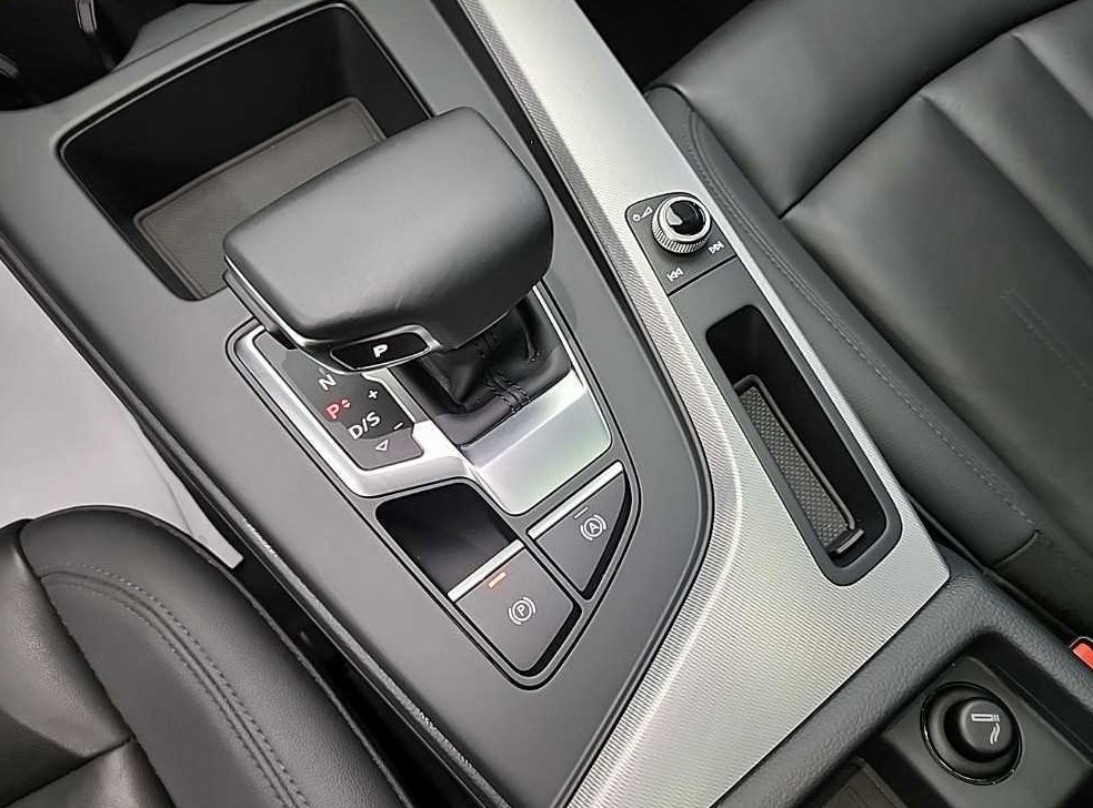 아우디 A4 40 TFSI 사진 8