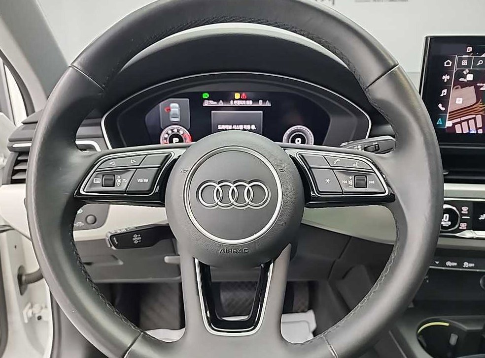 아우디 A4 40 TFSI 사진 9