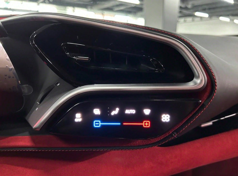 페라리 296 3.0 V6 PHEV 사진 10
