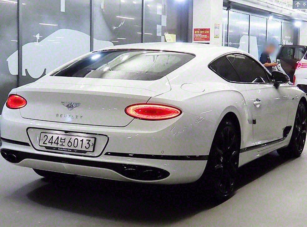 벤틀리 컨티넨탈 4.0 V8 GT S 사진 4