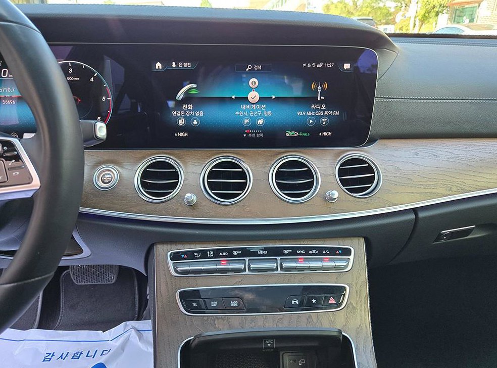 벤츠 E 클래스 E220d 4MATIC 익스클루시브 사진 10