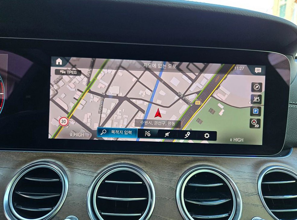벤츠 E 클래스 E220d 4MATIC 익스클루시브 사진 16