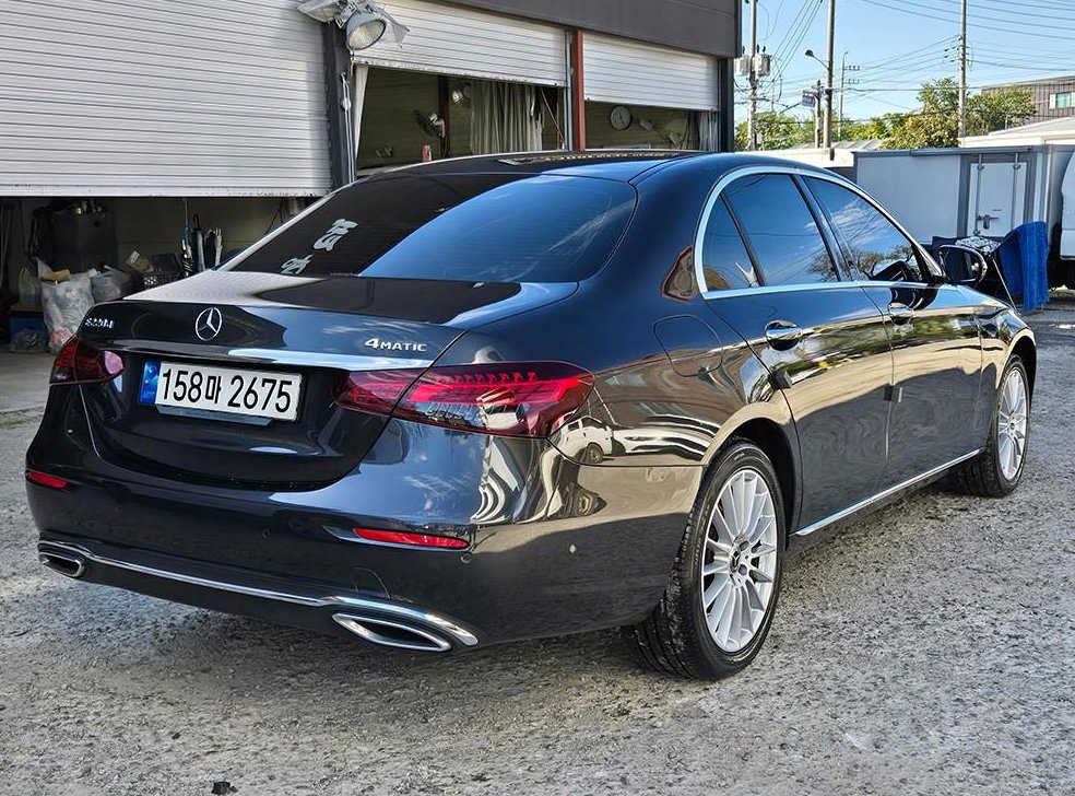벤츠 E 클래스 E220d 4MATIC 익스클루시브 사진 3
