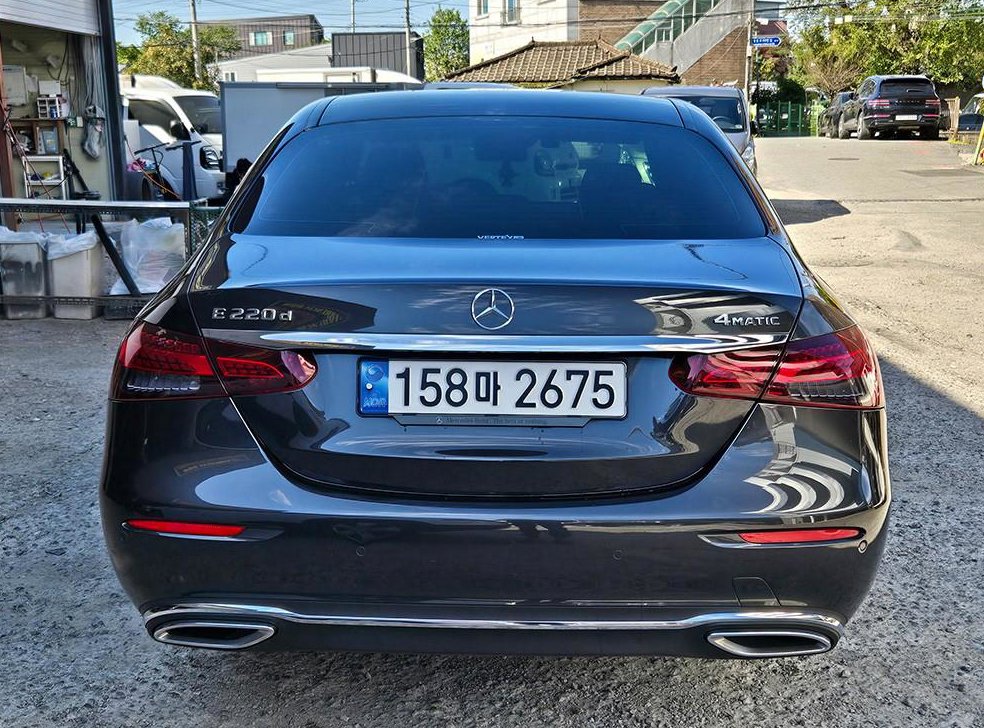 벤츠 E 클래스 E220d 4MATIC 익스클루시브 사진 4
